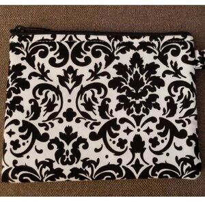 White and Black Damask Pattern Print Makeup Bag Cosmetic Case Travel Storage